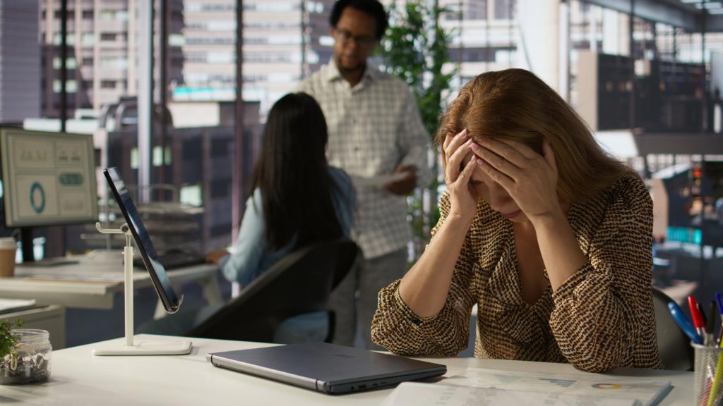 How to Deal With Office Politics (+ Tips For Career Advancement)