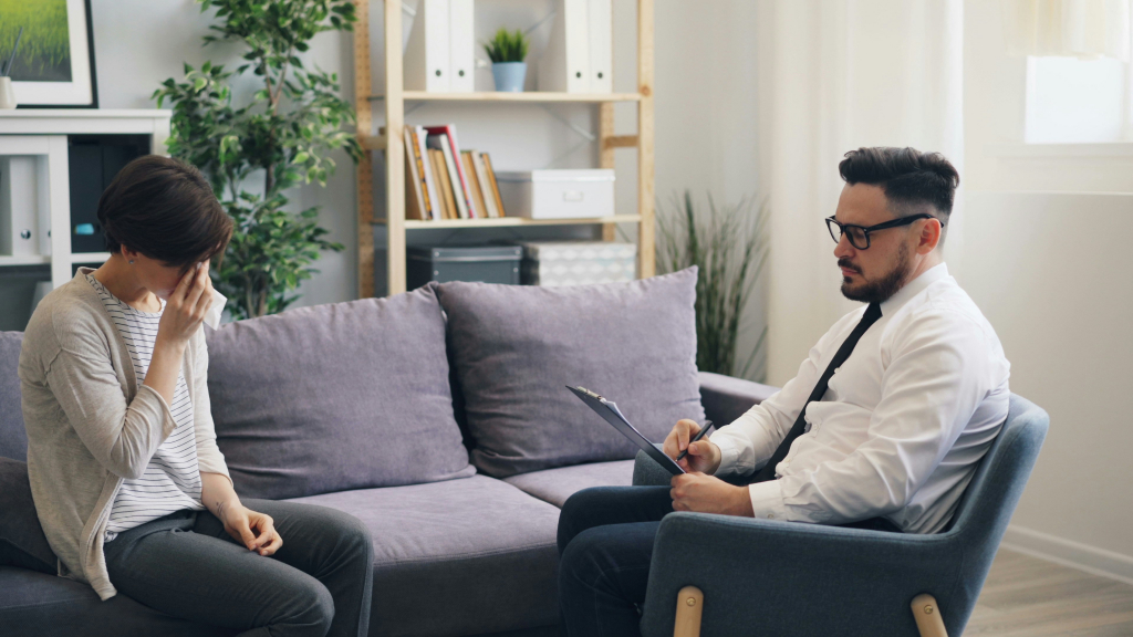 35 Exit Interview Questions To Ask (With Examples And Tips)