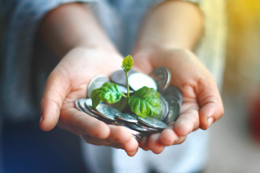 8 Money Habits To Start Living Your Rich Life (+ real life stories)