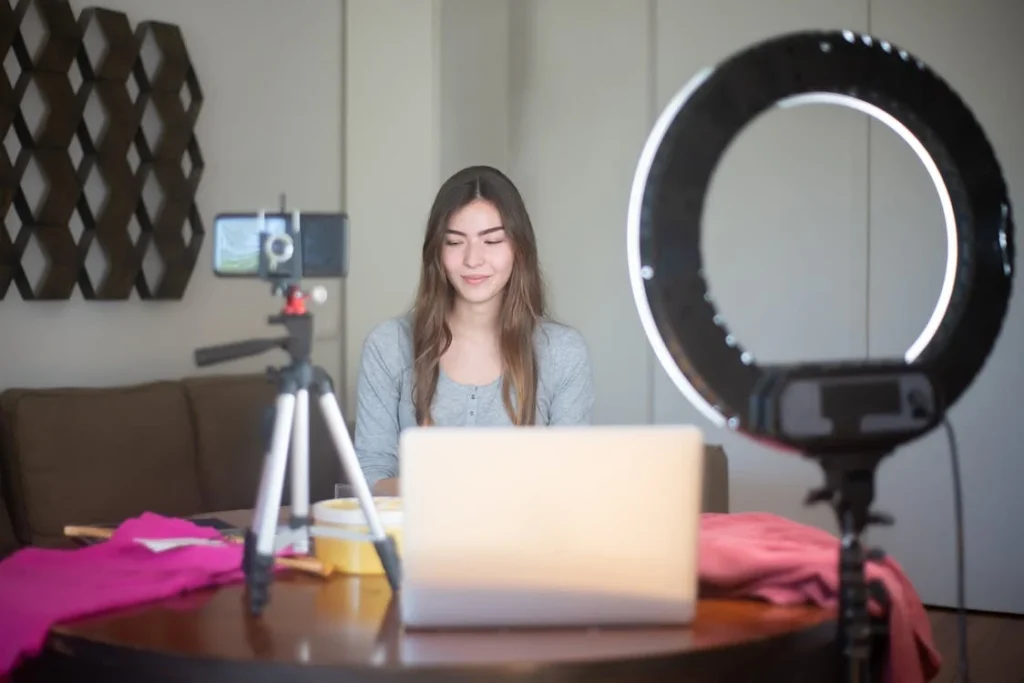 7 Side Jobs From Home That Can Replace Your Income